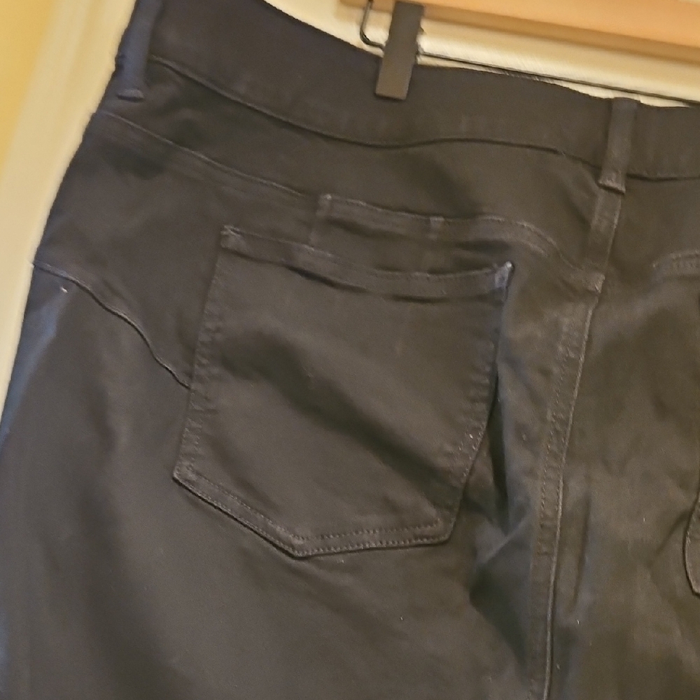 Torrid Black Ankle Cropped Jeans with Straight-Leg Design - Picture 8 of 12